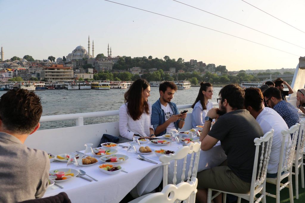 Lords Mobile Oyuncularıyla İftar Yemeğinde Buluştu