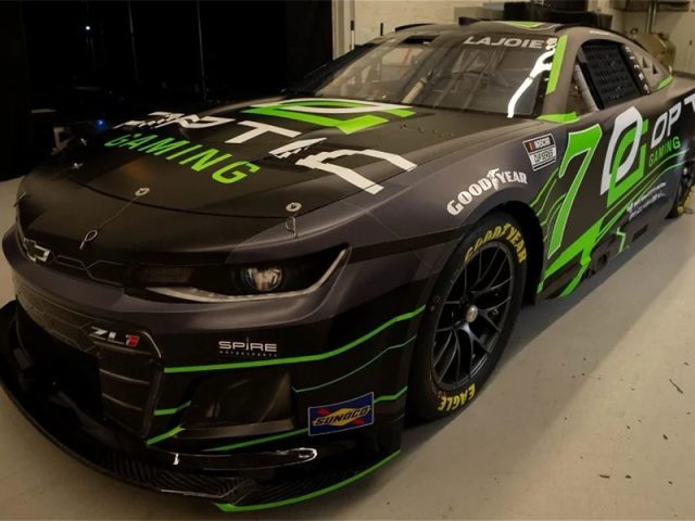 NASCAR Hayranları OpTic Gaming ile Spire Motorsports Otomobil İşbirliğini Gördükten Sonra Çılgına Döndü